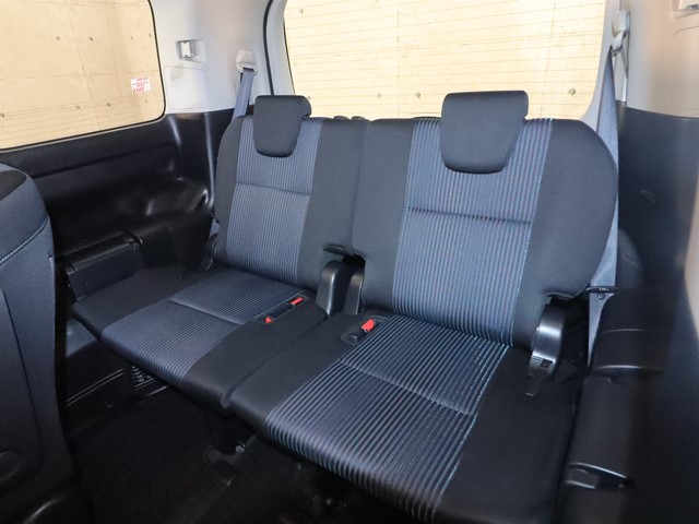 トヨタ ヴォクシー9枚目