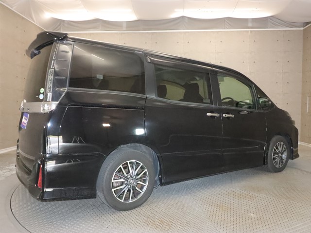 トヨタ ヴォクシー1枚目