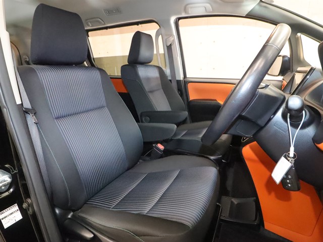 トヨタ ヴォクシー3枚目