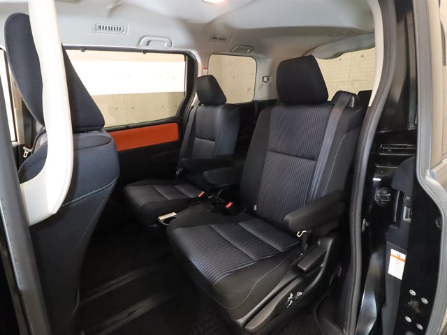 トヨタ ヴォクシー7枚目