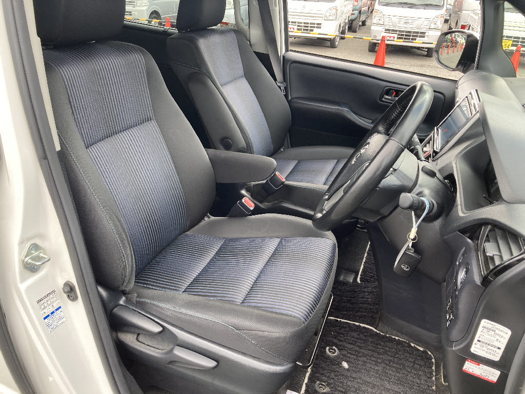 トヨタ ヴォクシー12枚目