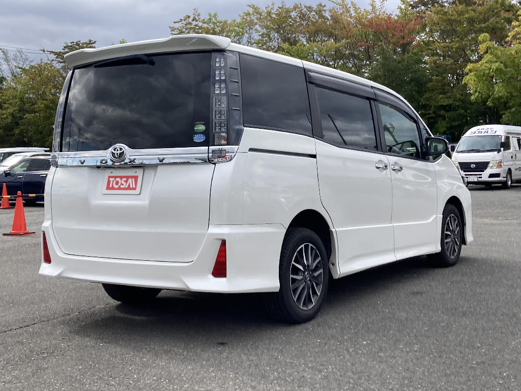 トヨタ ヴォクシー1枚目