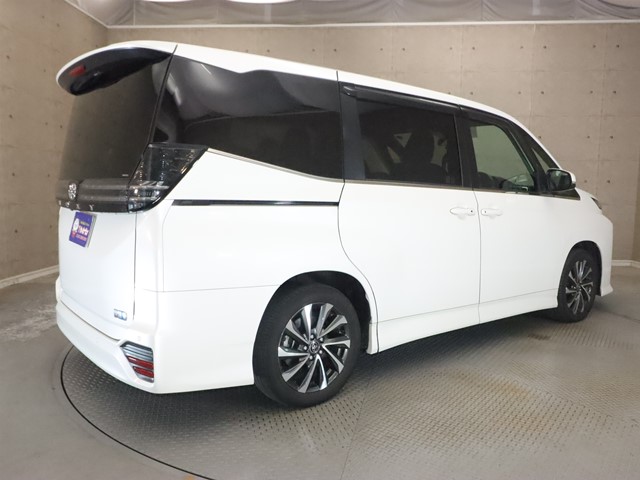 トヨタ ヴォクシーハイブリッド1枚目