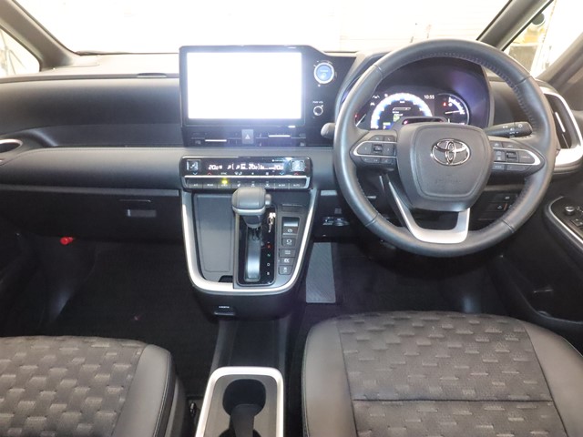 トヨタ ヴォクシーハイブリッド2枚目