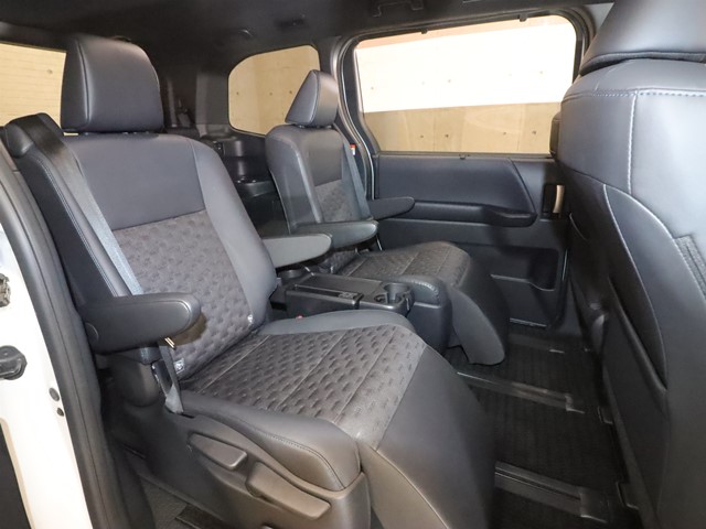 トヨタ ヴォクシーハイブリッド4枚目