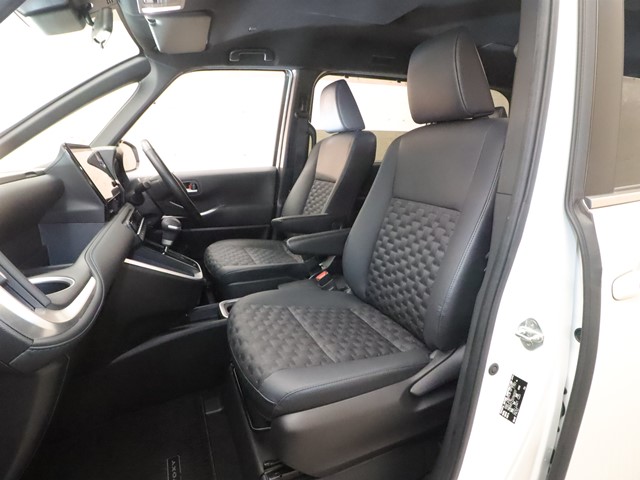 トヨタ ヴォクシーハイブリッド6枚目