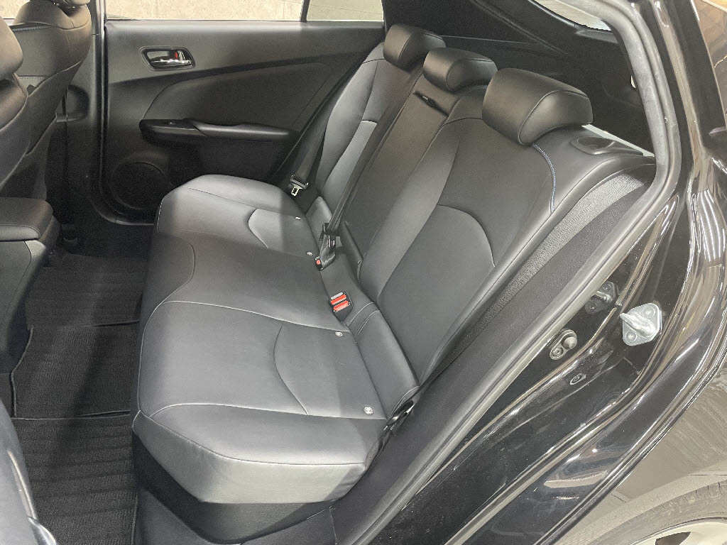 トヨタ プリウス6枚目