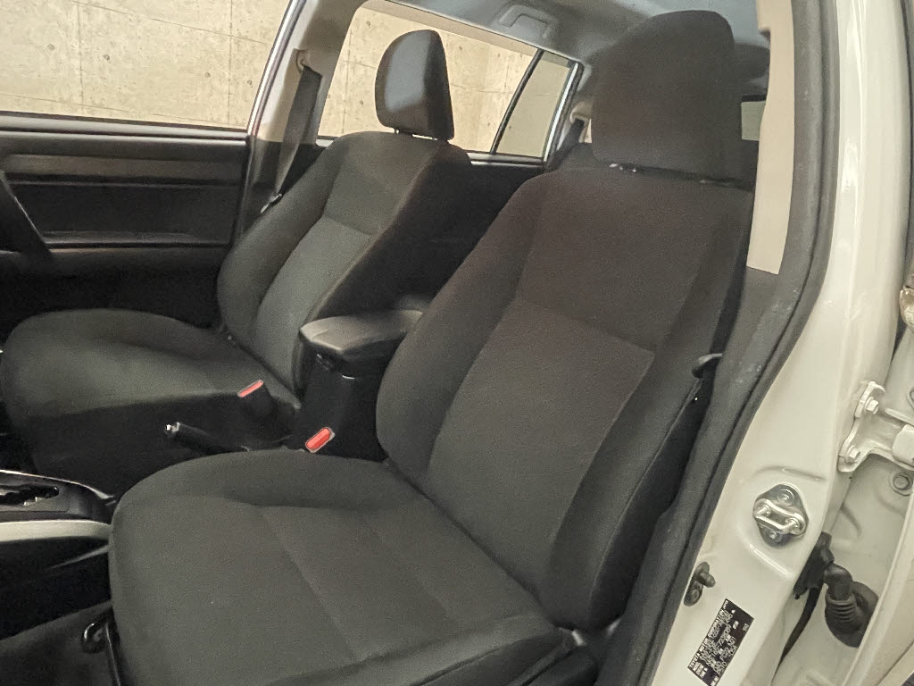 トヨタ カローラフィールダーHV5枚目