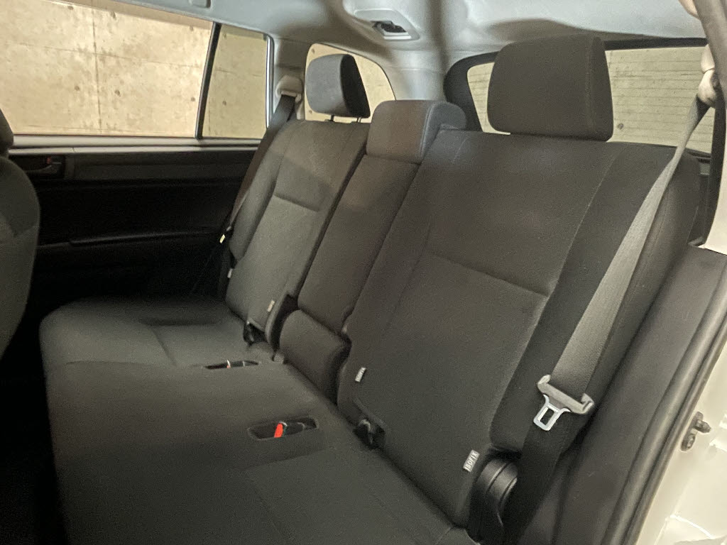 トヨタ カローラフィールダーHV6枚目