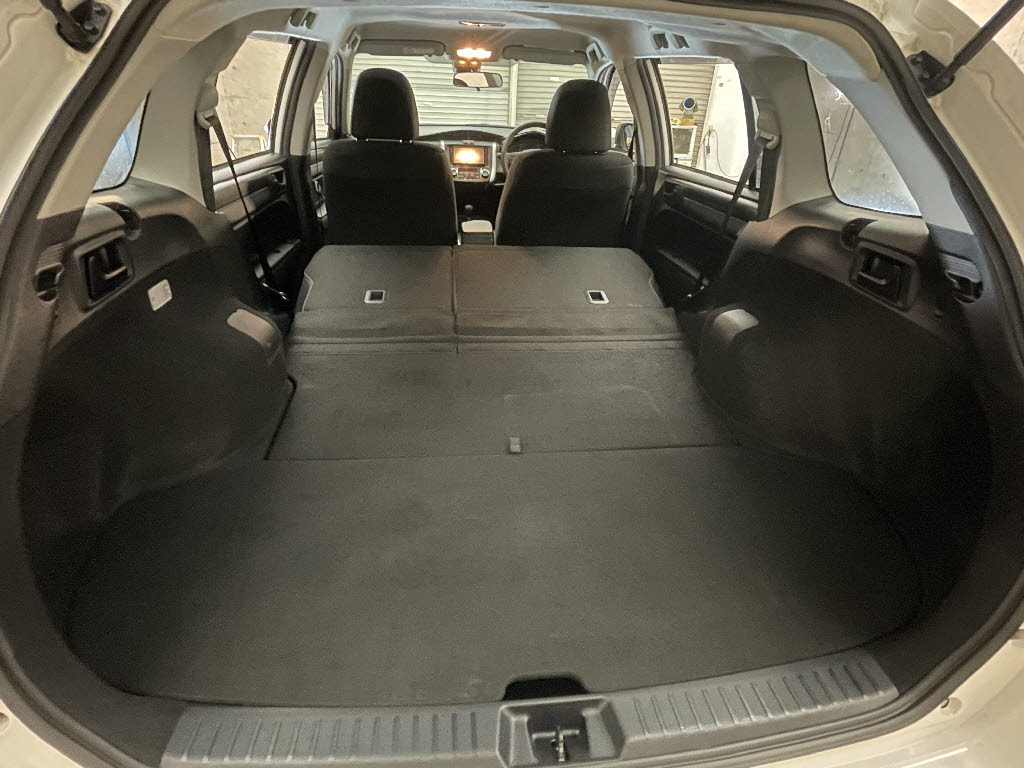 トヨタ カローラフィールダーHV8枚目