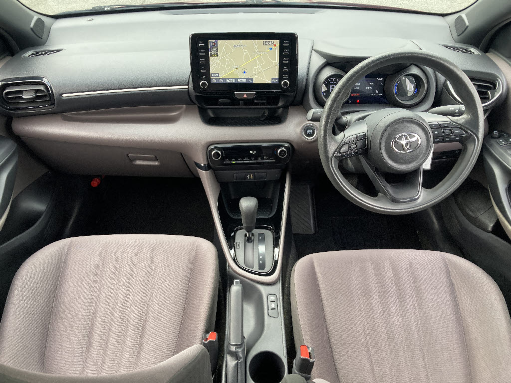 トヨタ ヤリス2枚目