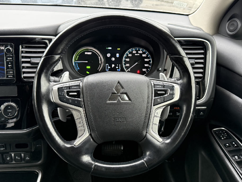 三菱 アウトランダーPHEV11枚目