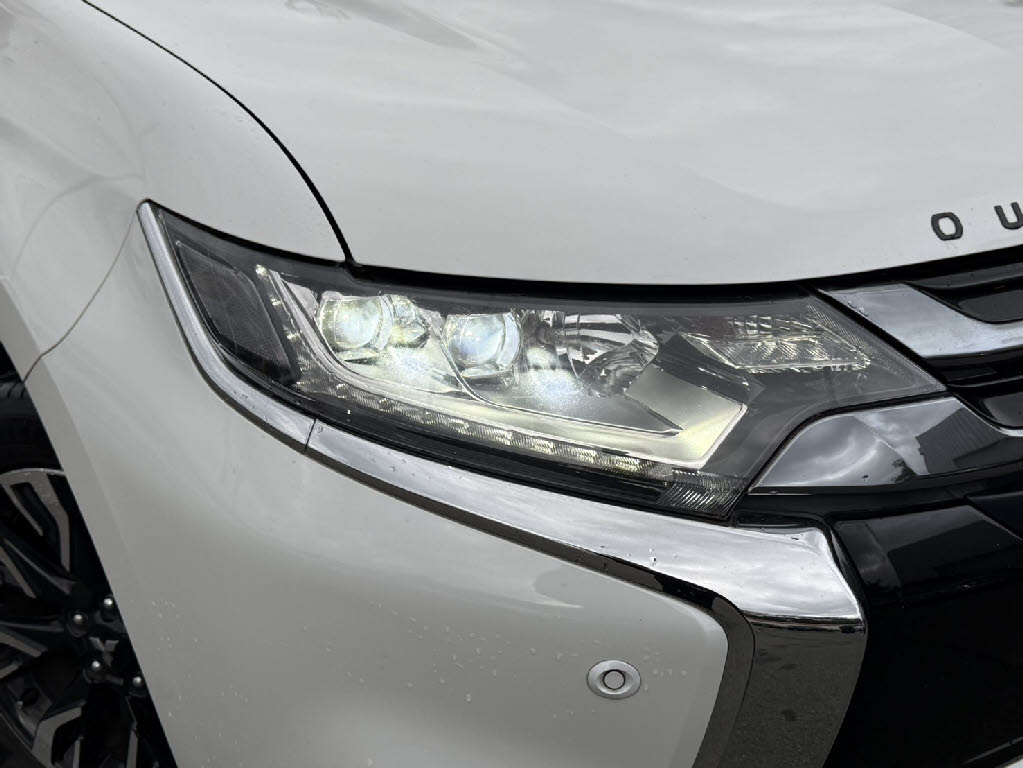 三菱 アウトランダーPHEV12枚目