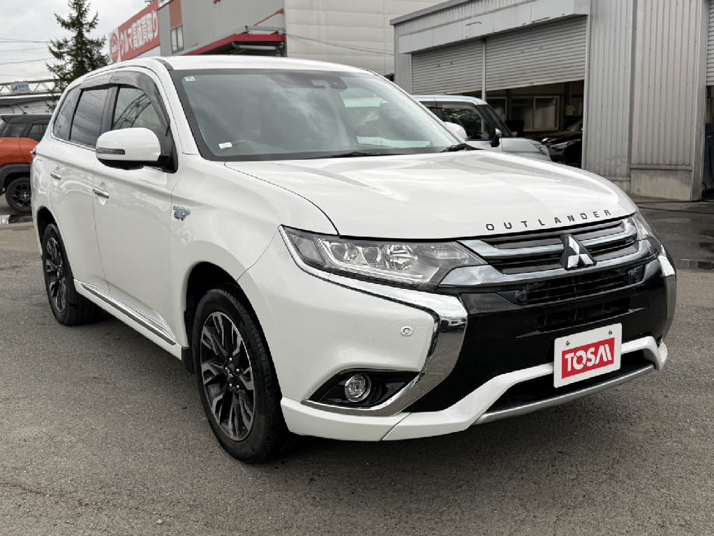 三菱 アウトランダーPHEV16枚目