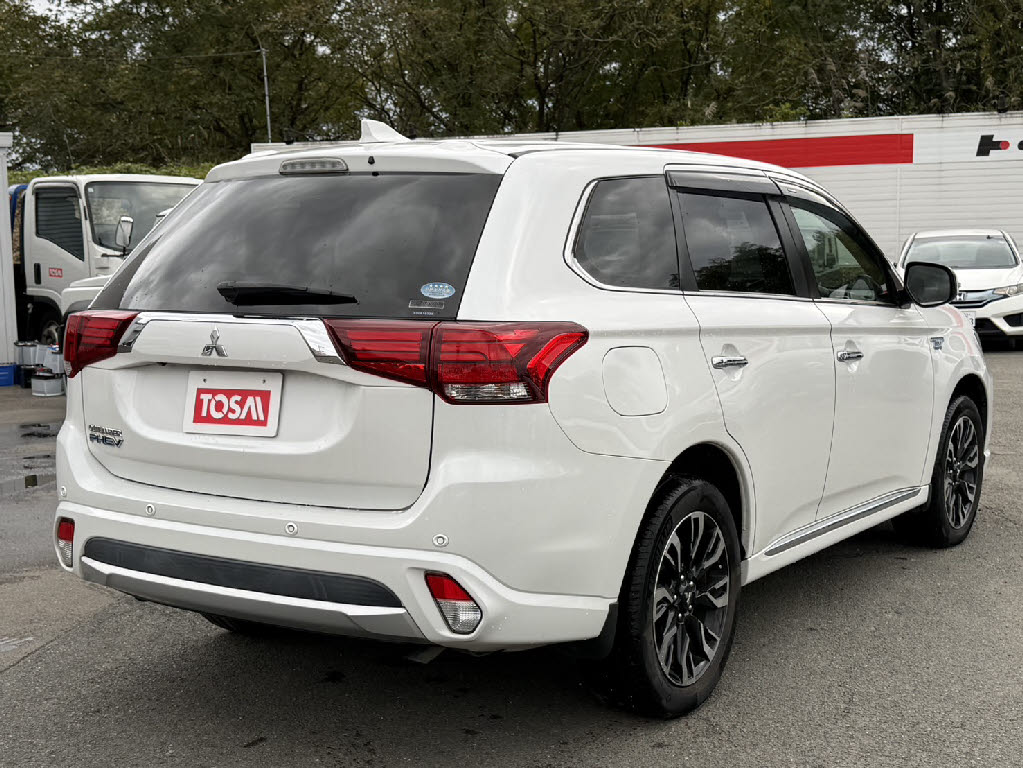三菱 アウトランダーPHEV17枚目