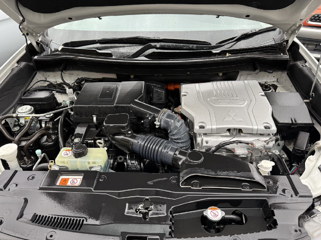 三菱 アウトランダーPHEV18枚目