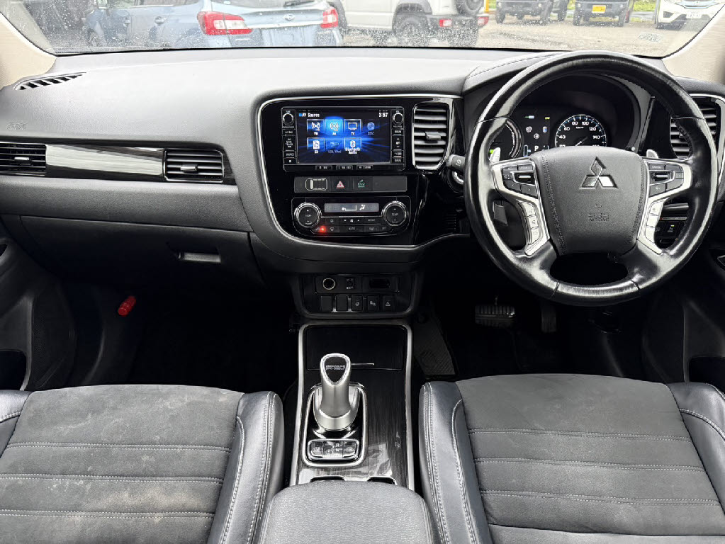 三菱 アウトランダーPHEV1枚目