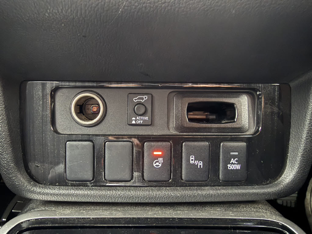 三菱 アウトランダーPHEV5枚目