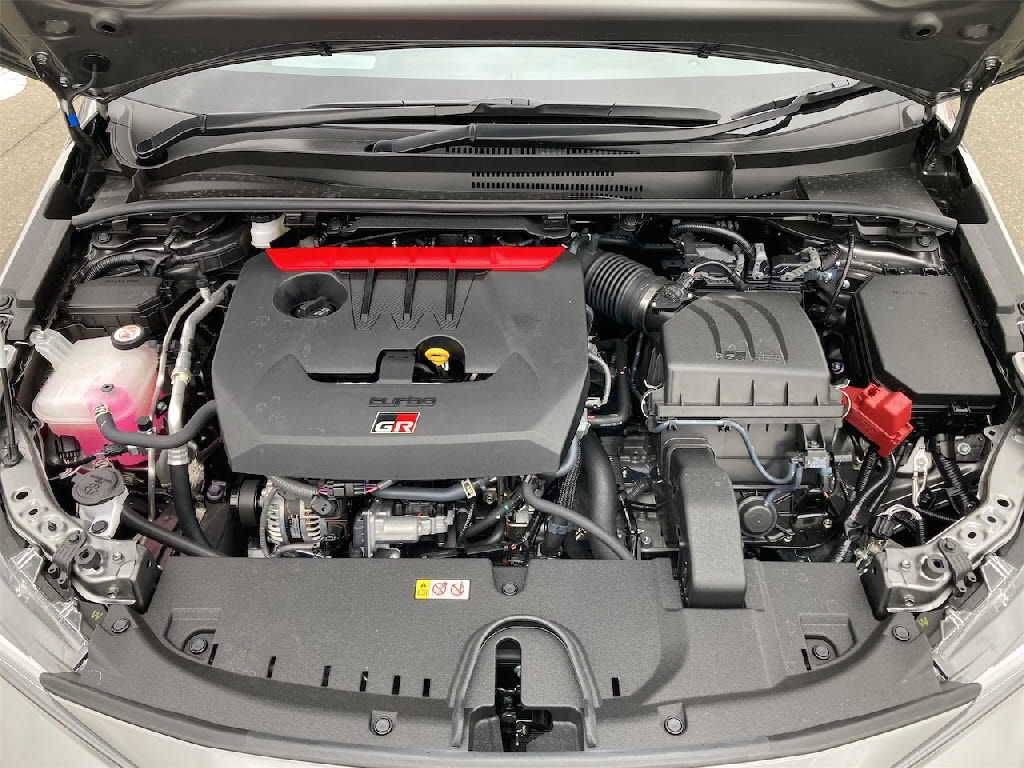 トヨタ カローラスポーツ11枚目