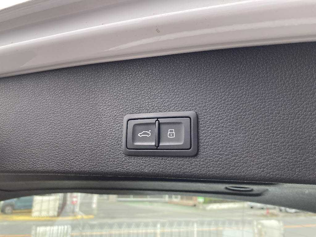 アウディ Q213枚目