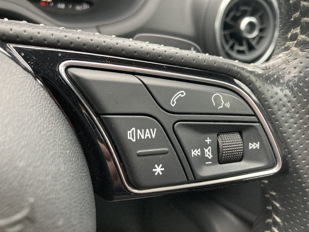 アウディ Q216枚目