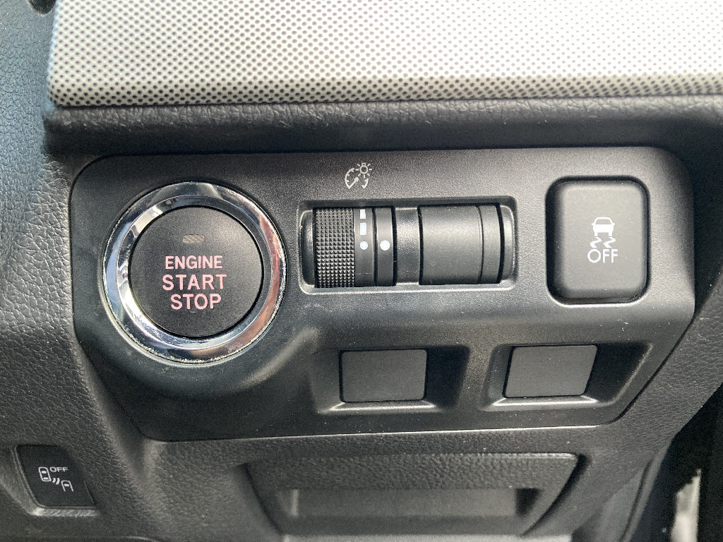 スバル レヴォーグ9枚目