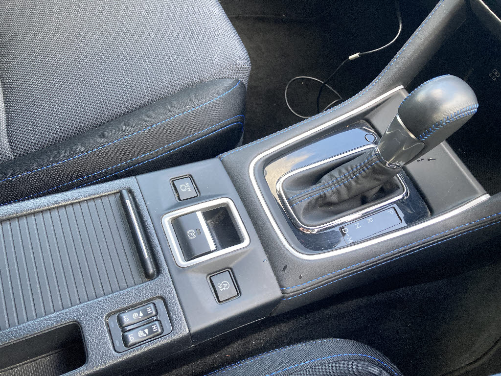 スバル レヴォーグ6枚目