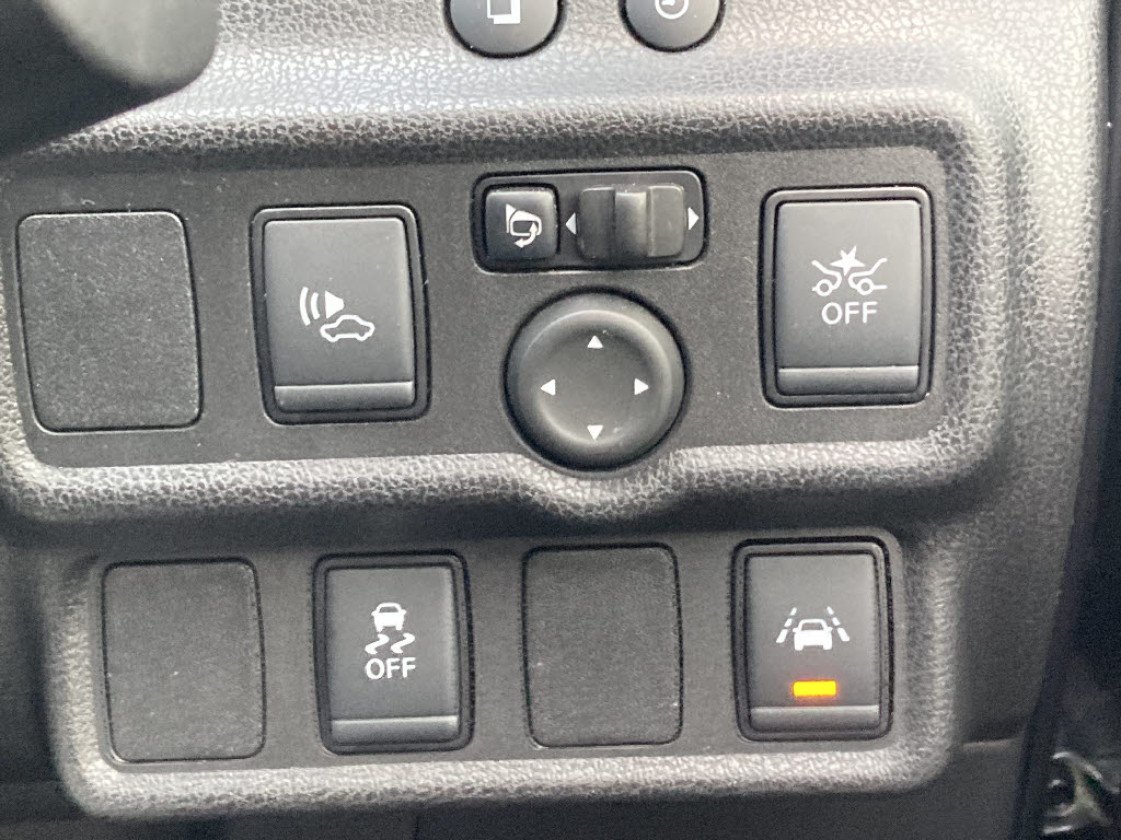 ニッサン ノート9枚目