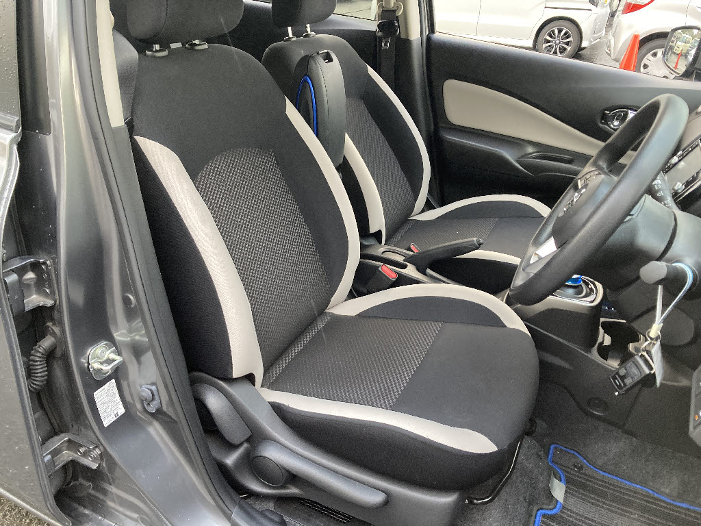 ニッサン ノート12枚目