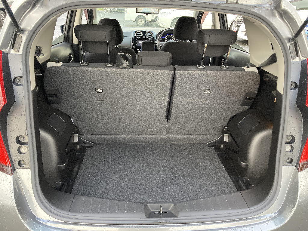 ニッサン ノート15枚目