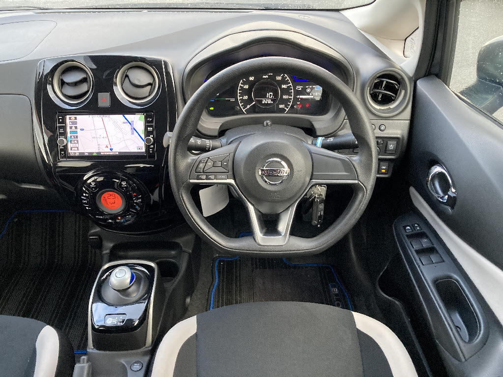 ニッサン ノート3枚目