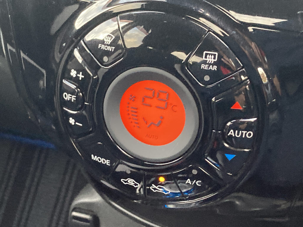 ニッサン ノート6枚目