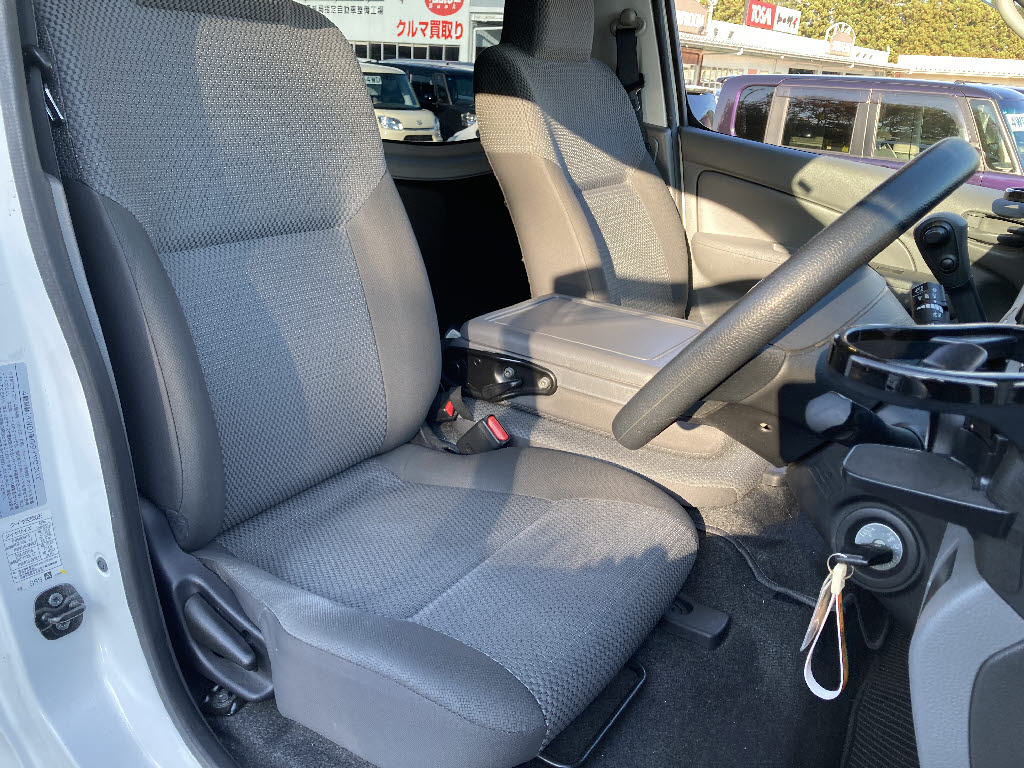 ニッサン NV350キャラバンV13枚目