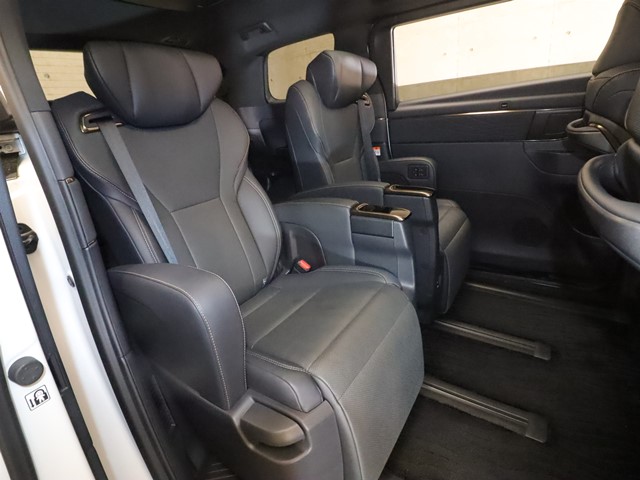 トヨタ アルファード6枚目