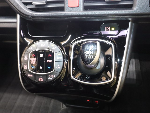 トヨタ ヴォクシーハイブリッド19枚目