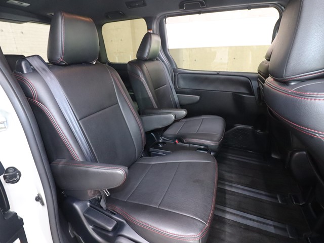 トヨタ ヴォクシーハイブリッド4枚目