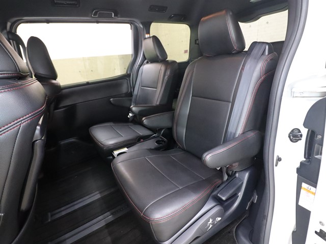 トヨタ ヴォクシーハイブリッド8枚目