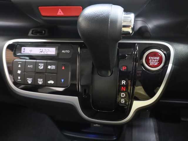 ホンダ N BOXカスタム19枚目