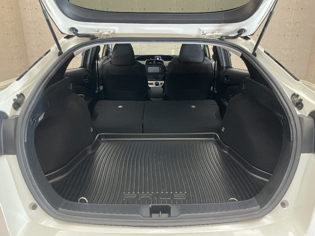 トヨタ プリウス7枚目