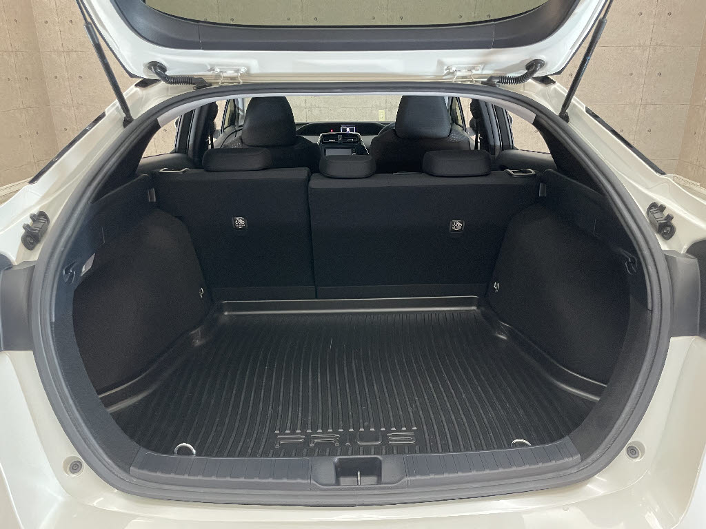 トヨタ プリウス8枚目