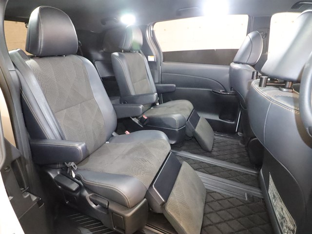 トヨタ エスティマ4枚目