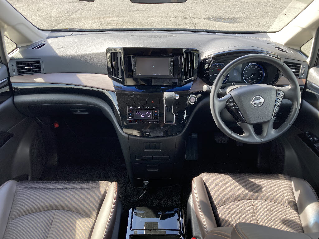 ニッサン エルグランド2枚目