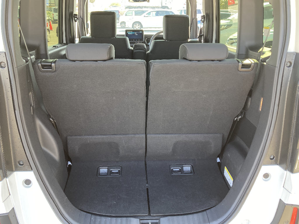 ホンダ N BOXカスタム15枚目