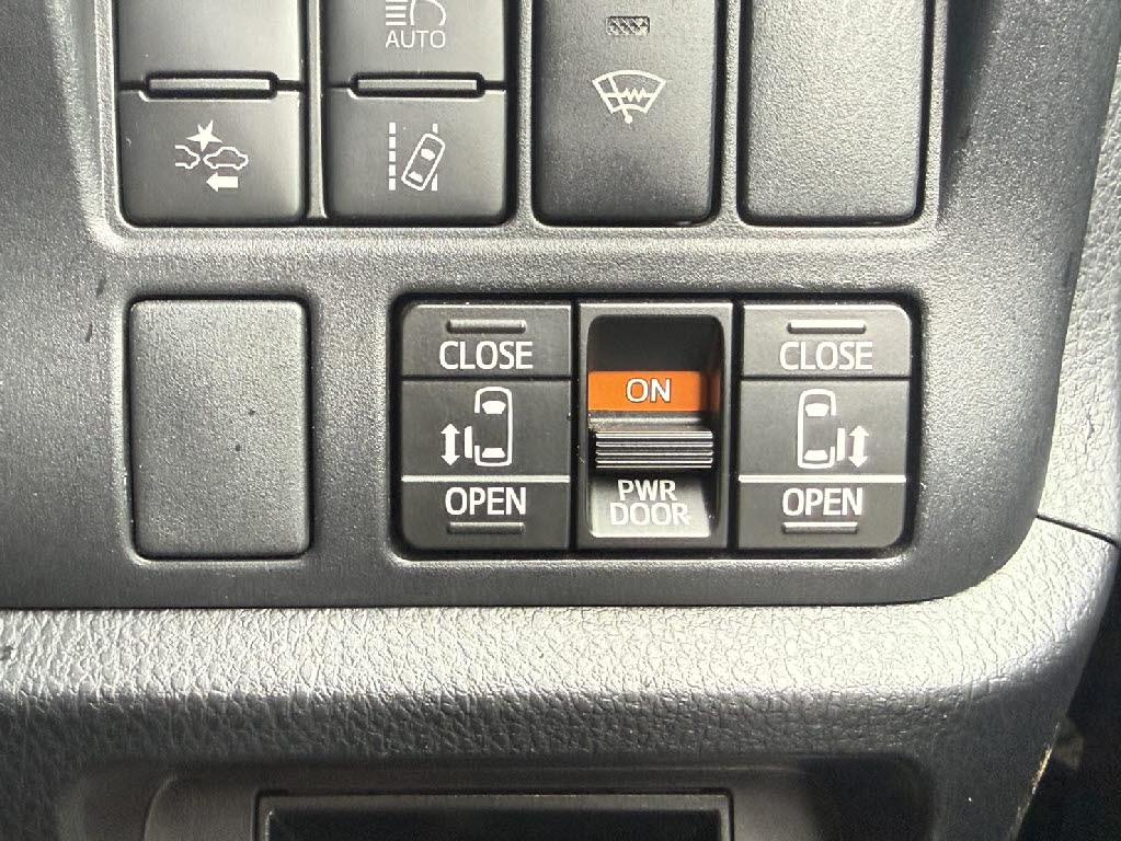 トヨタ ノア6枚目