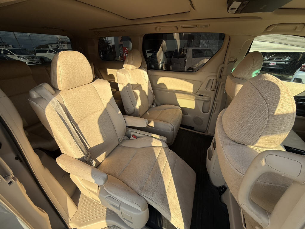 トヨタ ヴェルファイアハイブリッド9枚目