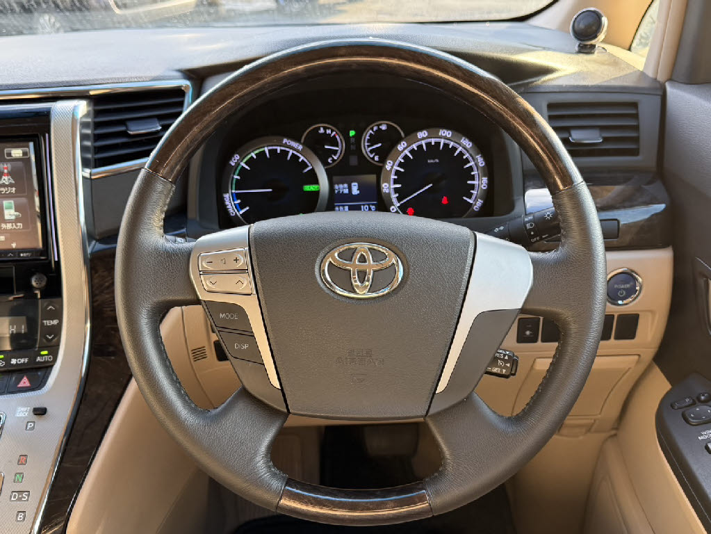 トヨタ ヴェルファイアハイブリッド11枚目