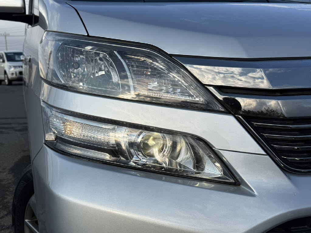 トヨタ ヴェルファイアハイブリッド12枚目