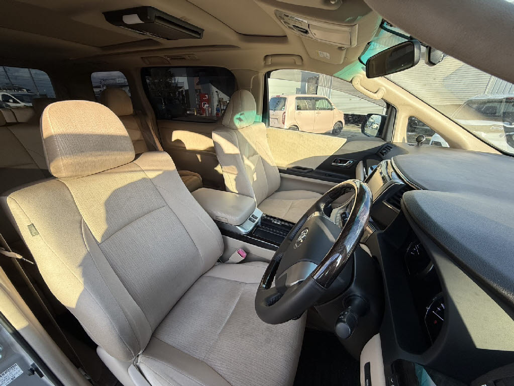 トヨタ ヴェルファイアハイブリッド8枚目