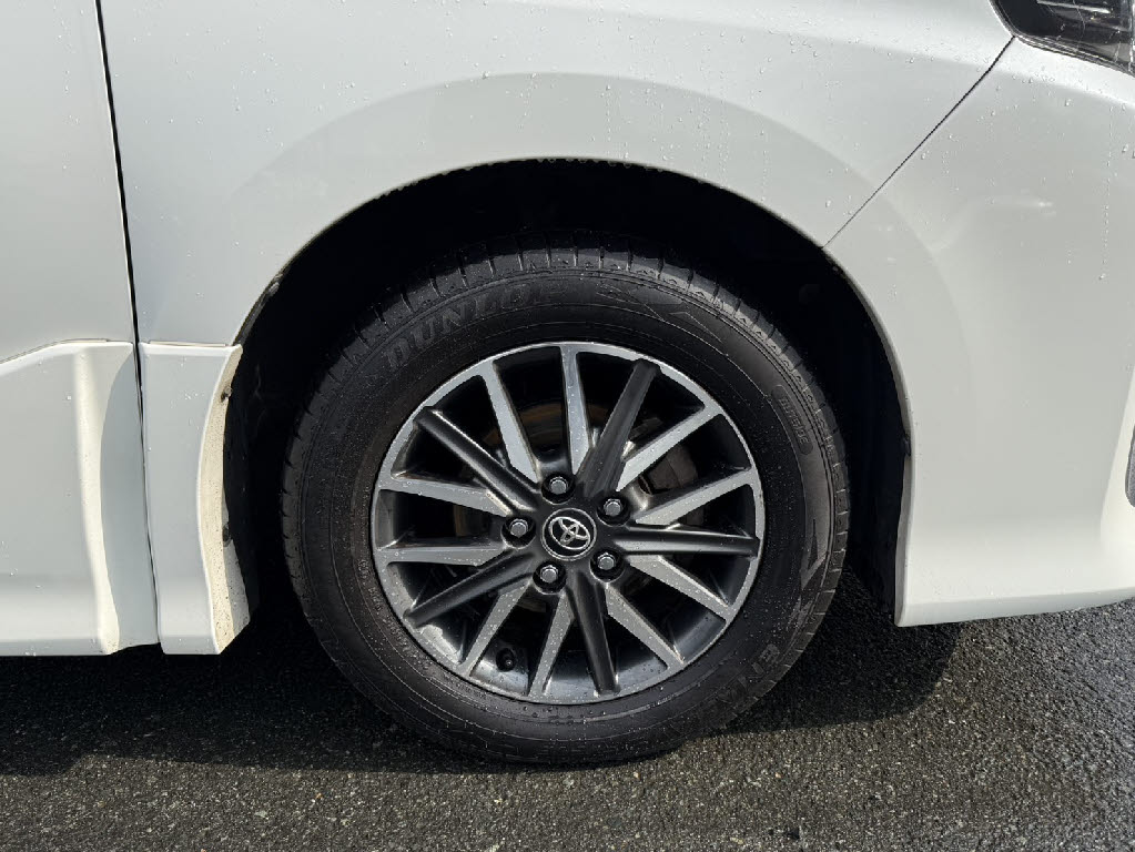 トヨタ ヴォクシー13枚目