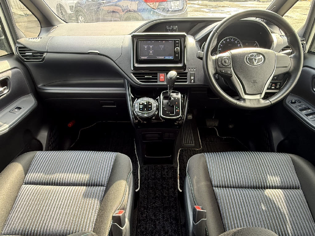 トヨタ ヴォクシー1枚目